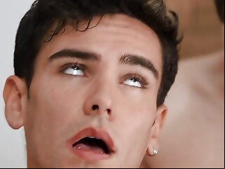 troye dean sneakily sucks masseur damian